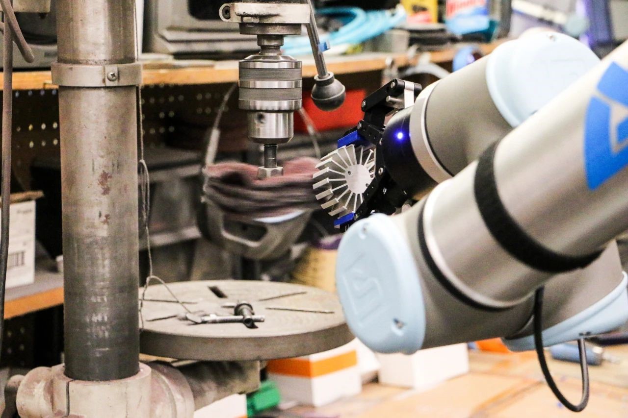 優(yōu)傲機器人